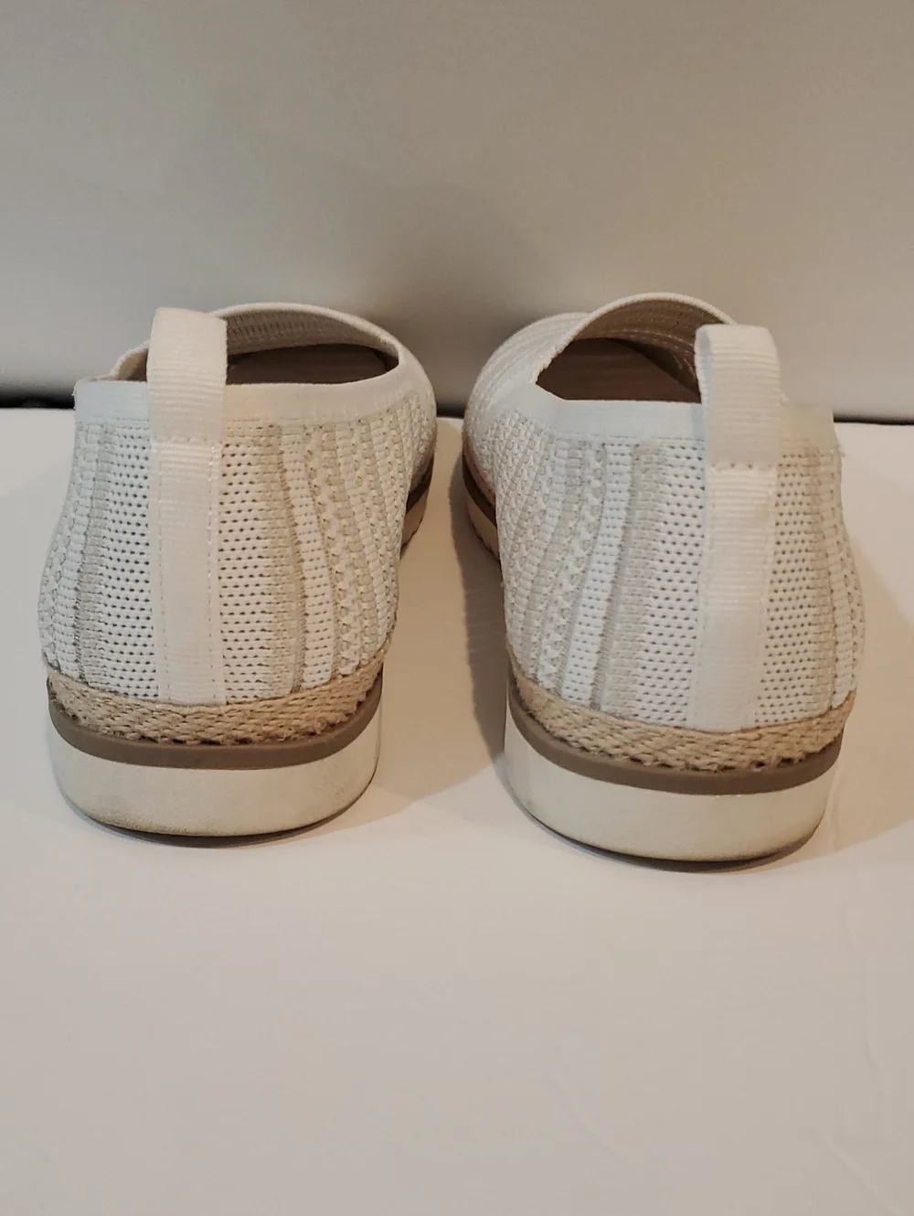 Skechers Bobs Flexpadrilles Size 8.5 Lo Slip On Sneakers White Tan